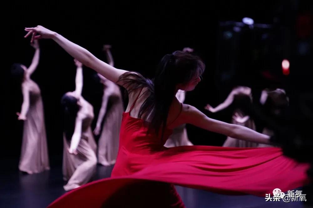 钟楚曦给网红化妆,钟楚曦百变波点