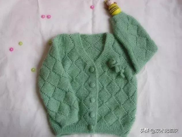 v领开衫儿童毛衣上往下编织图解,儿童开衫毛衣v领从上往下编织法