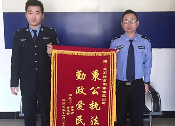 “我打死你！”10.5厘米长的钉子射穿面部后，他竟毅然朝嫌疑人扑去