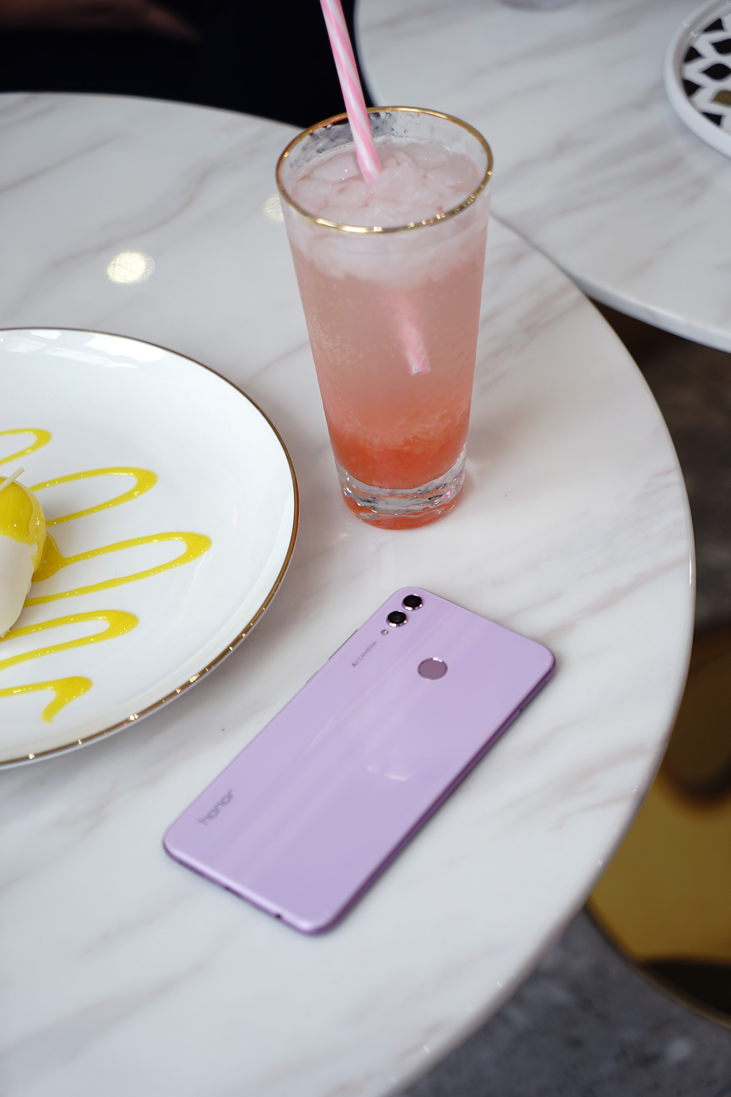 荣耀8x梦幻紫男生用,荣耀8x刚出有什么颜色