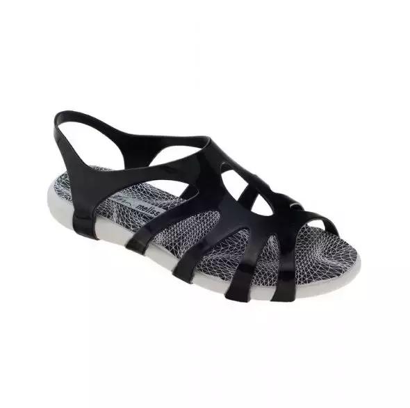 凯瑞姆、扎哈都有为梅丽莎设计过塑料鞋？没错，而且还怪好看的！