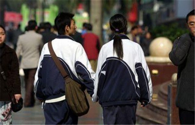 你是“处女”吗?爸爸问青春期女儿,孩子的回答让父亲心头一紧