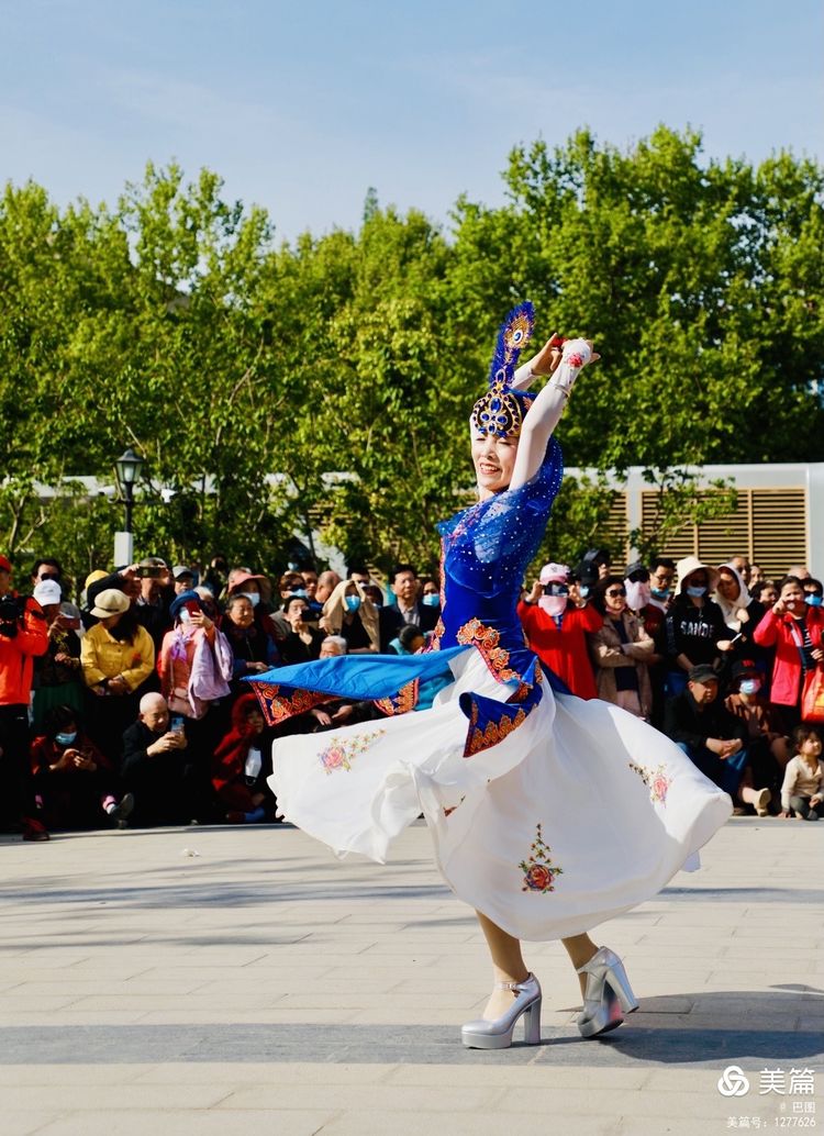 洛阳牡丹广场新疆舞视频,洛阳牡丹广场爵士舞