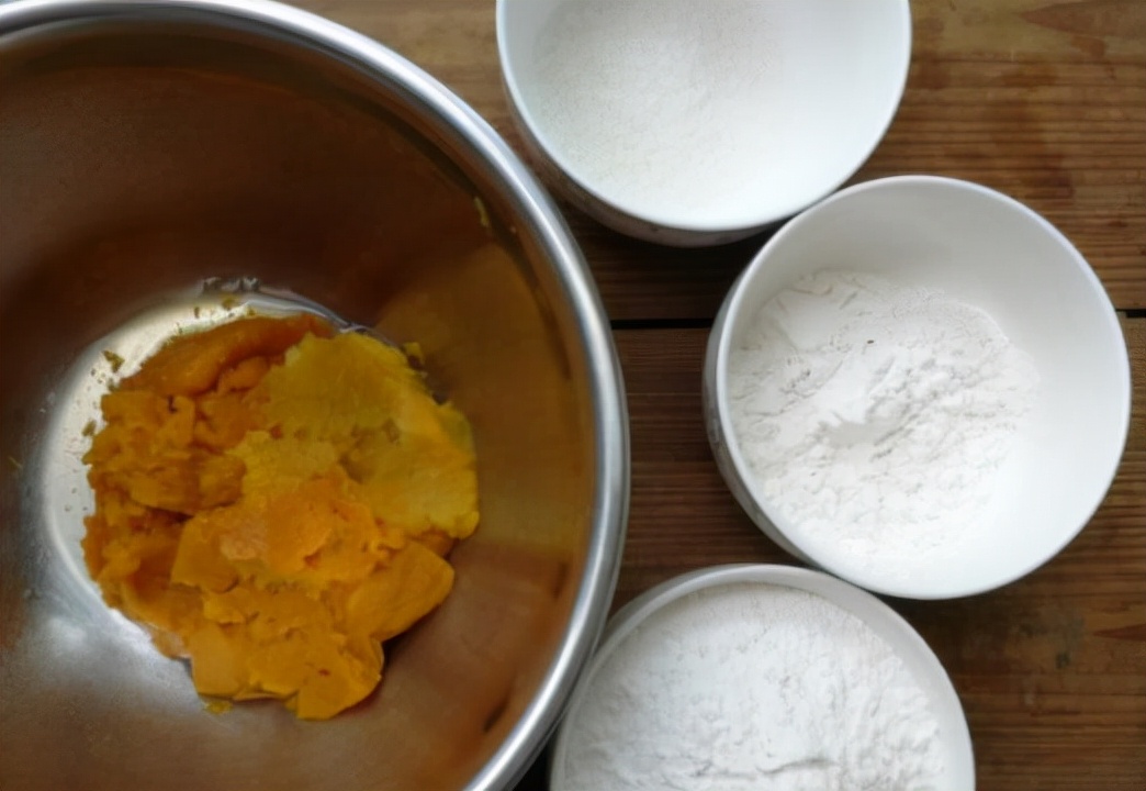 做南瓜饼时用面粉还是糯米粉,做南瓜饼是用面粉还是用糯米粉