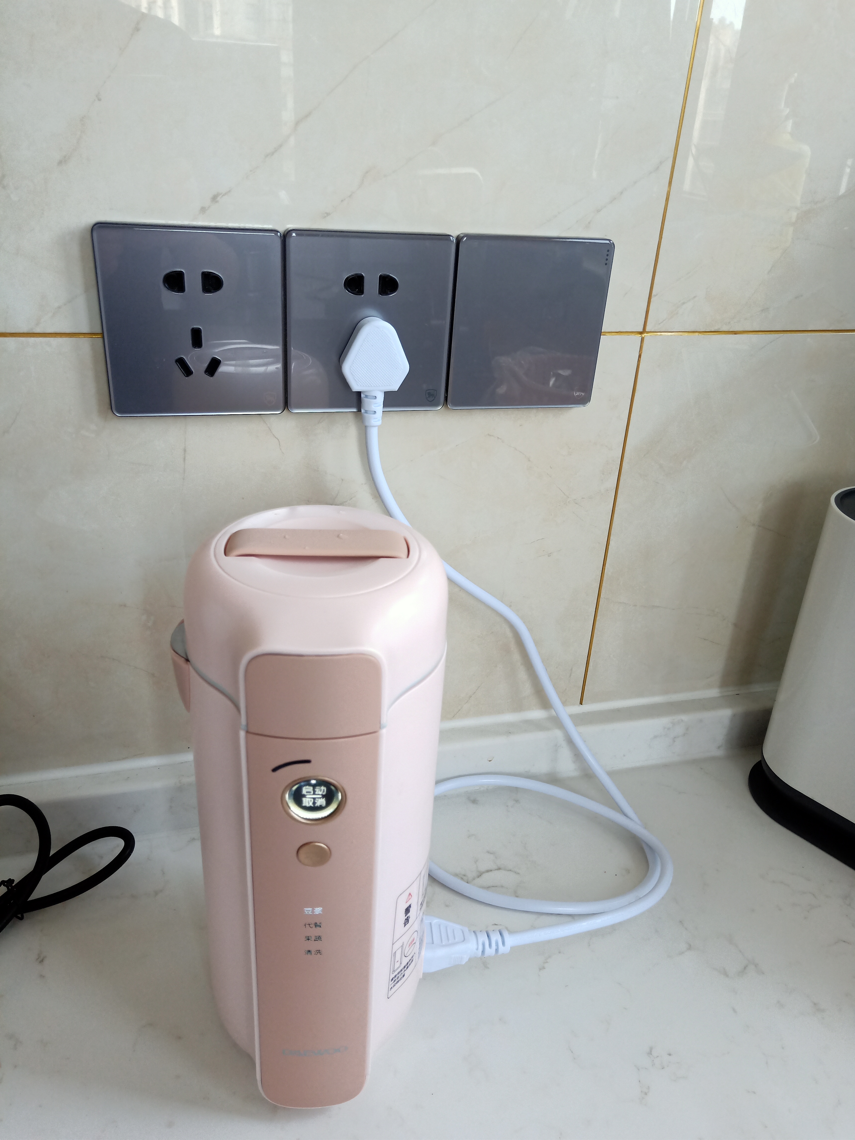 一洗黑掉色了会变什么颜色,黑米洗出来掉颜色是不是假的