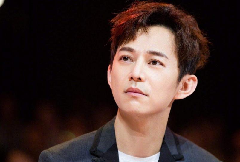 何炅深夜与友人聚餐,何炅深夜聚餐曝光