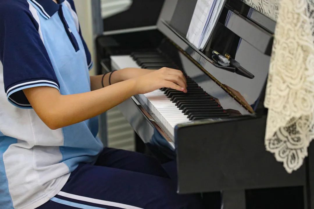 郑州二中和郑州十九中哪个好,郑州19中高中部是好学校吗