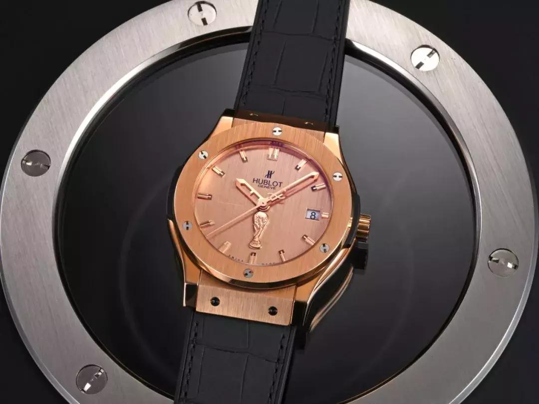 夜店戴表三要素:荧光要亮、万元以上且耐碰撞