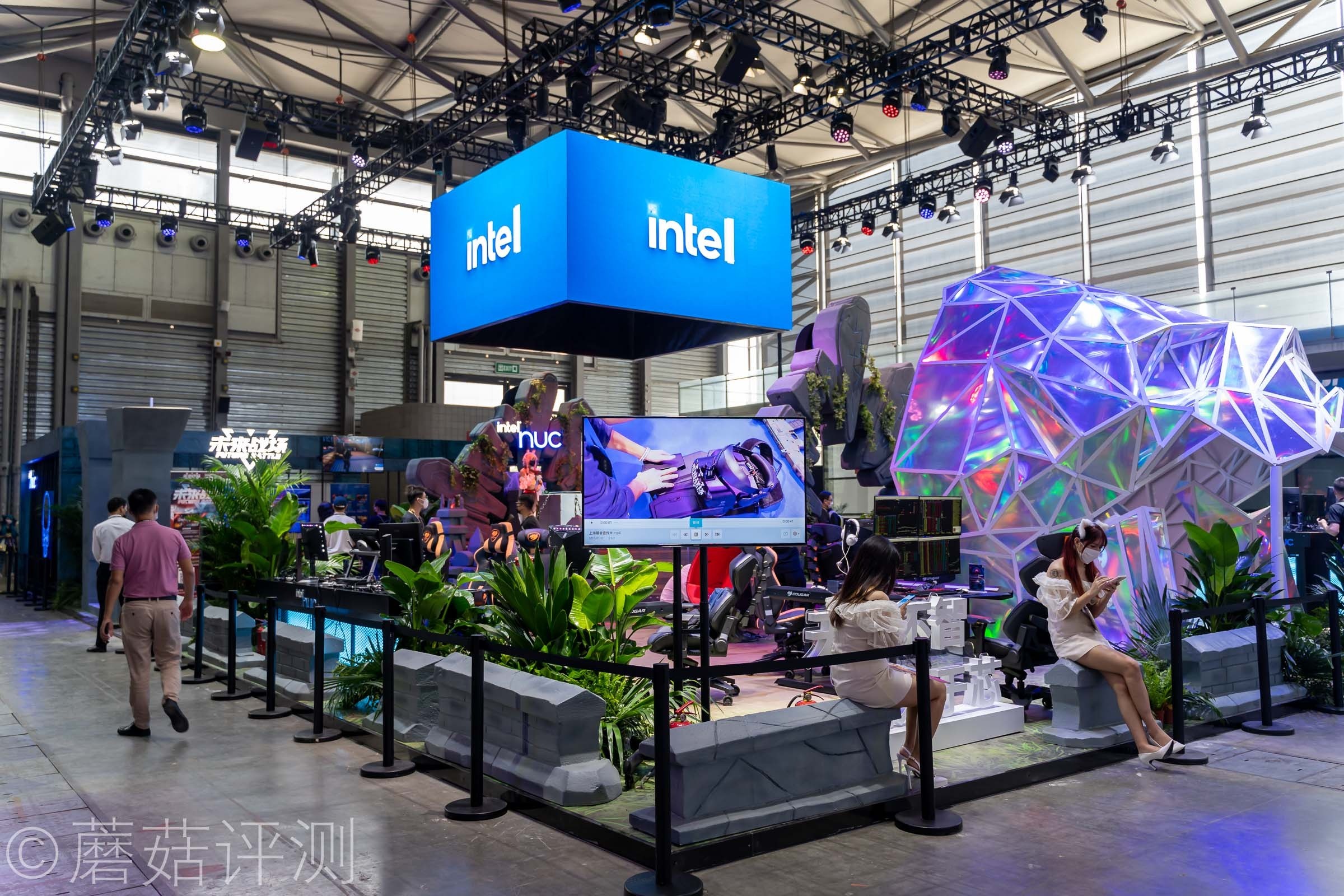 又有啥好玩的？蘑菇带你逛ChinaJoy2021，硬件、车和漂亮的小姐姐