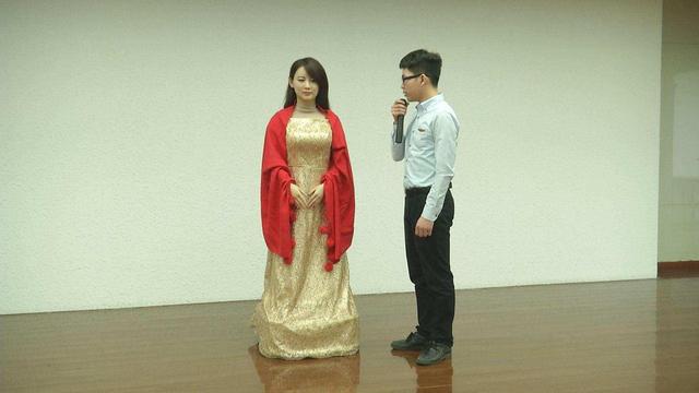 印度科幻女机器人,印度机器人5000元