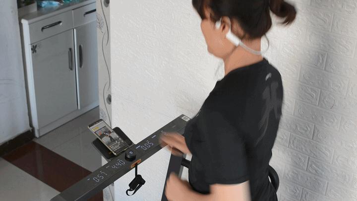 小米生态链walkingpad跑步机r2,小米跑步机和亿健跑步机哪个好