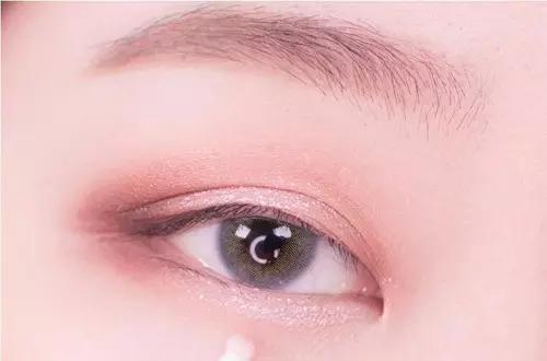 亮色眼影颜色搭配和画法美炸天,眼影画法新手亮色系列