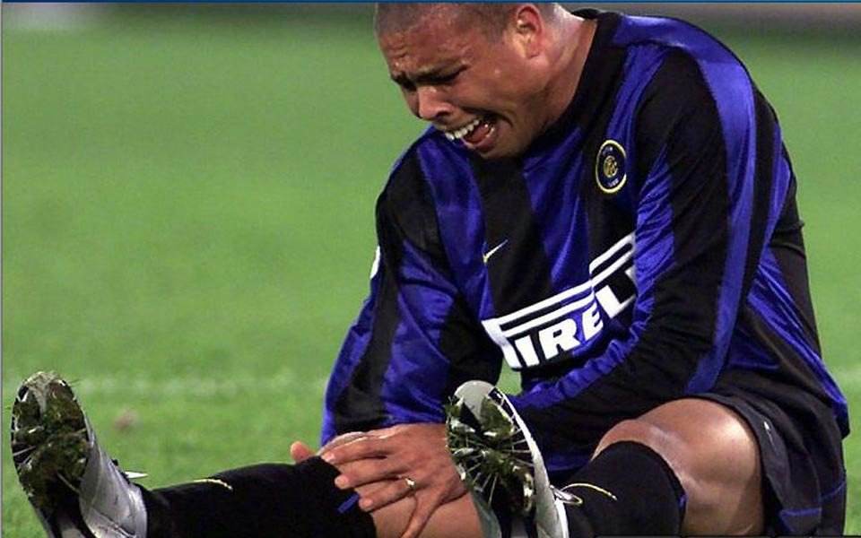 外星人罗纳尔多2002,世界足坛传奇巨星外星人罗纳尔多