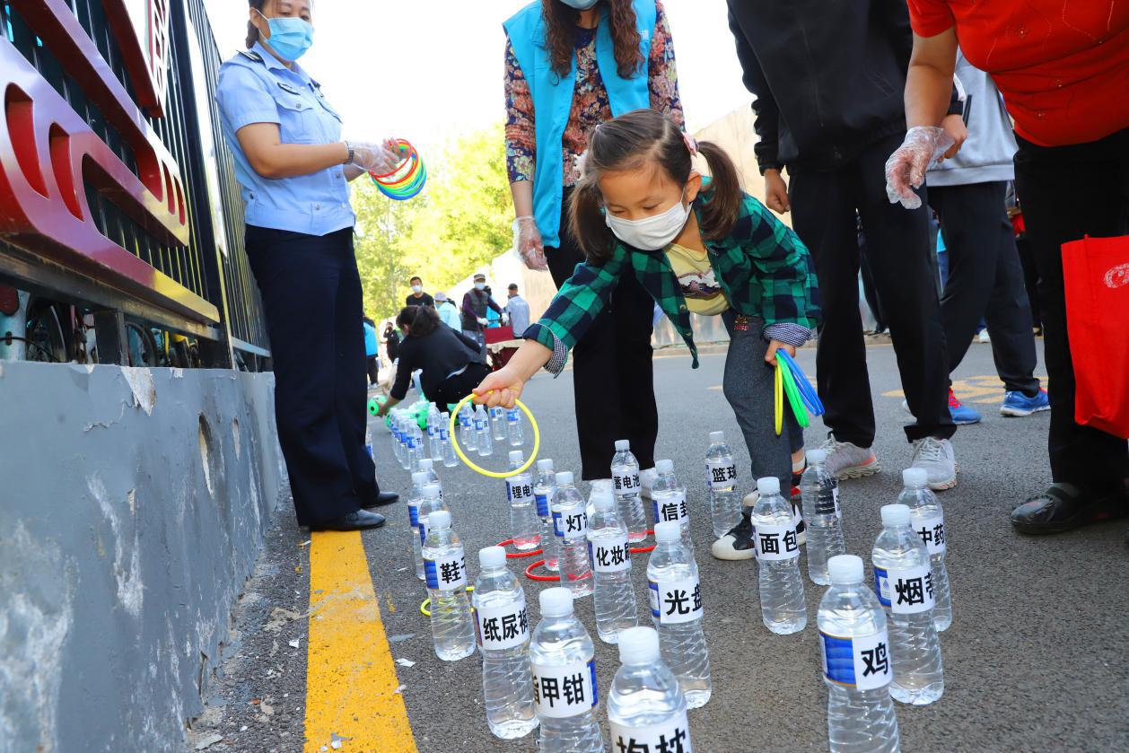 垃圾分类趣味运动会举行四大项目学习体验“绿色、低碳、环保”的理念