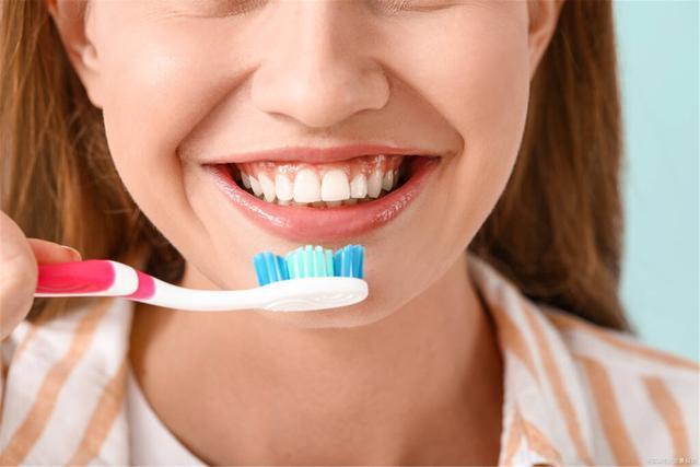 牙结石牙缝大自己脱落小妙招,不小心把牙缝的牙结石抠掉了