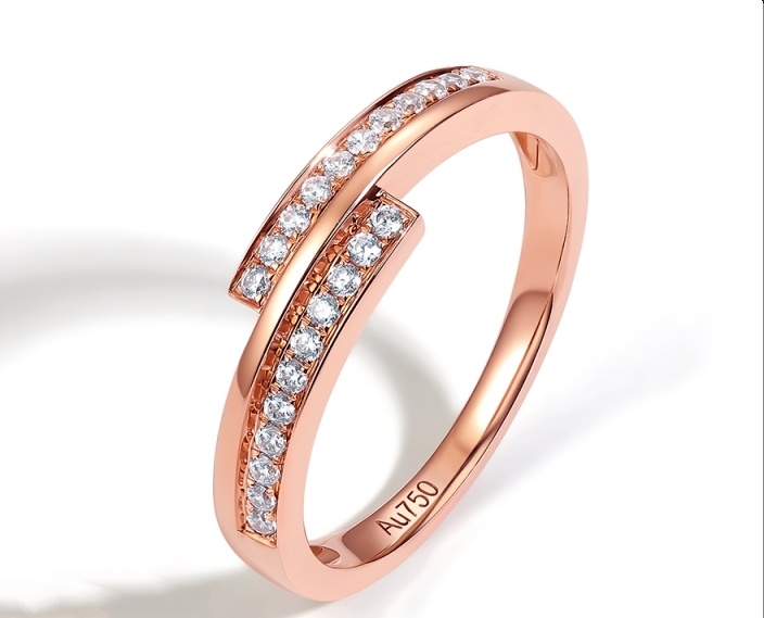 18k金做钻石戒指为什么是白的,铂金戒托镶嵌的是什么钻石