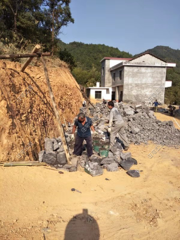 把房子交给农村堂弟，17万盖两层，建成村里头一栋别墅