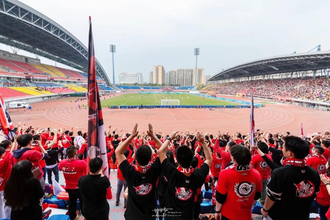 草皮堪忧的成都，凭什么再办中甲？