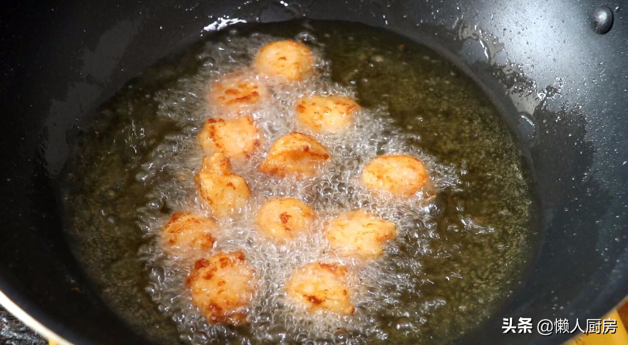 怎么把大虾炒外酥里嫩,如何做虾好吃又简单油焖大虾