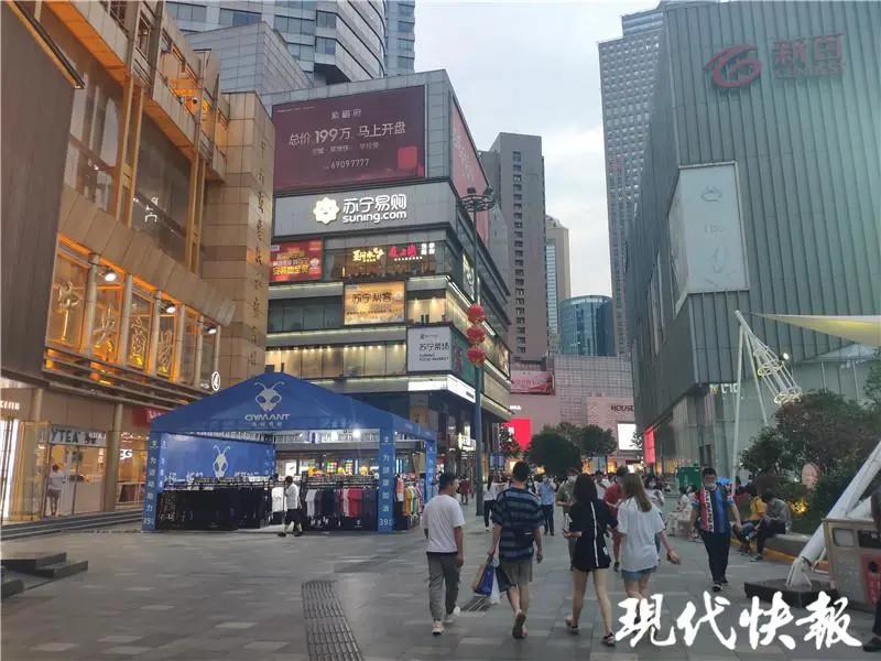 南京夜市摆摊一览表,南京小吃夜市一个摊位多少钱