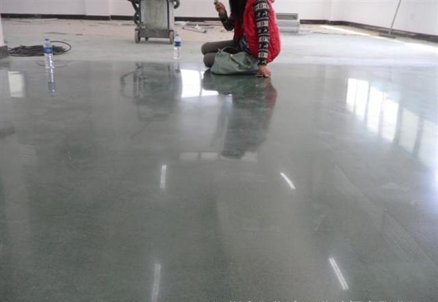 水泥地面起砂修复怎么做地坪漆,水泥地面起砂用沥青修补