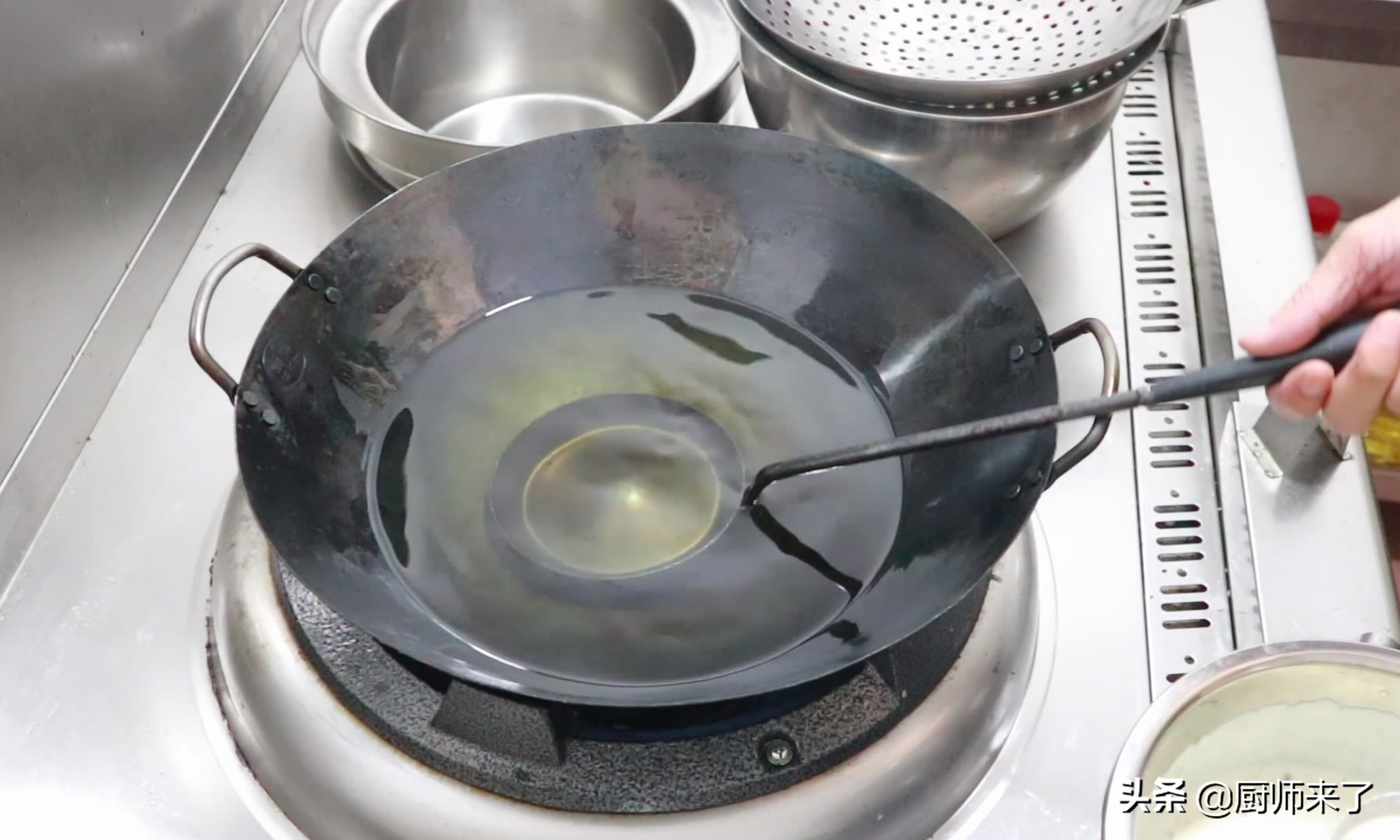 油炸灰面粑粑做法全过程,不用发酵的炸面疙瘩