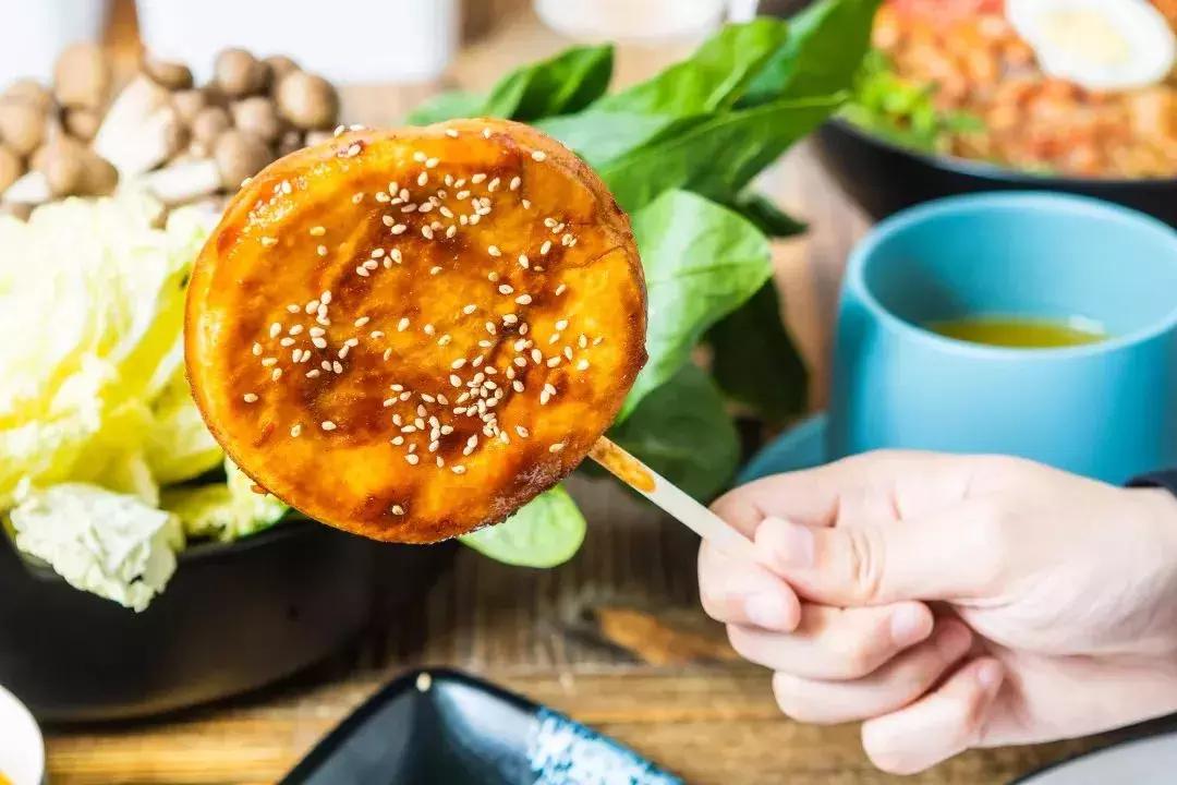 阿姨在路边卖麻辣拌,辽宁大姐秘制麻辣拌