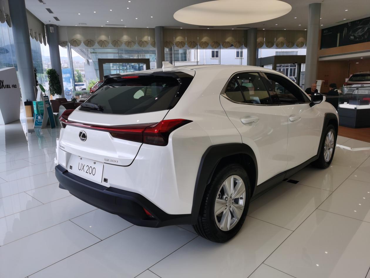 雷克萨斯ux200软包,雷克萨斯16款es200酒红云母色