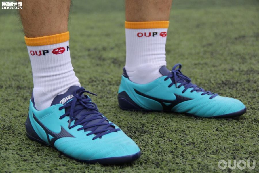 AGorTF你选谁？美津浓MoreliaNeoII两款足球鞋大横评