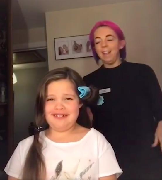 只用一个袜子就可以卷发,大波浪一次性卷发教程理发店真人