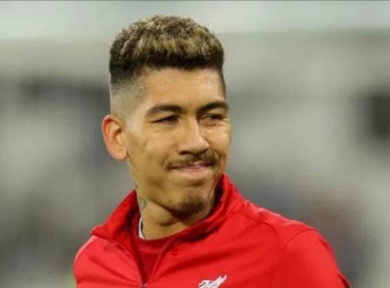 球星发型最多的是什么,曼联时期的c罗发型