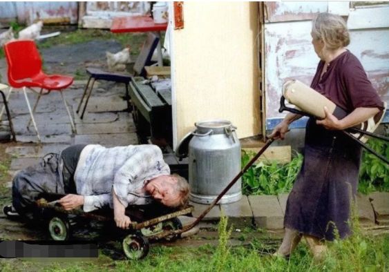 飞机上公然*行为性**！空姐怒吼：把你的“家伙”收回裤子里去！