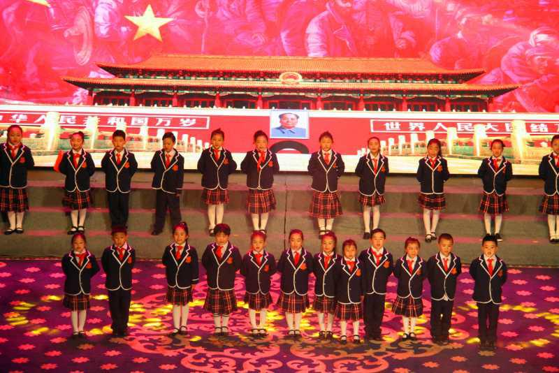 烟台双语在“追梦春天”中，构筑校园学子的中国心