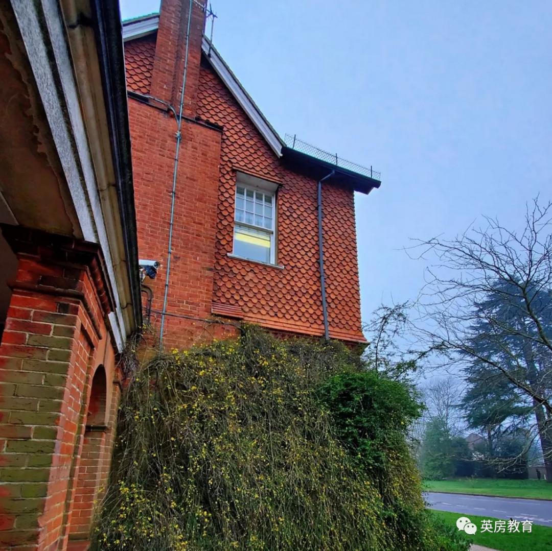 哈利波特中的英国学校,哈利波特霍格沃茨学校英国