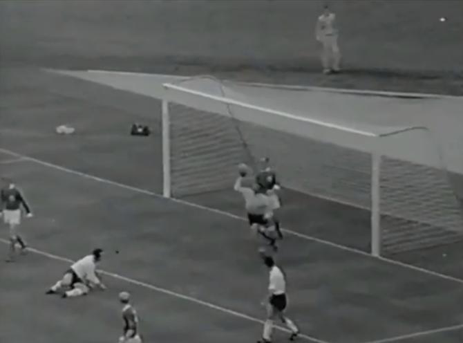 苏联黑蜘蛛,前苏联门将雅辛简介