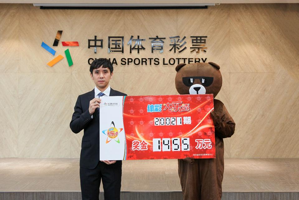 网红“酷小熊”潇洒领1457万大奖：购彩已成习惯一天不买都不行