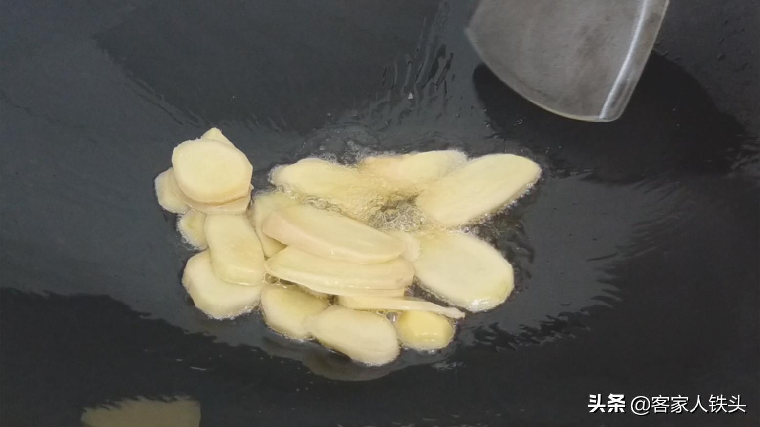 天冷了羊肉火锅怎么做好吃,冬天多吃羊肉教你孜然羊肉的做法