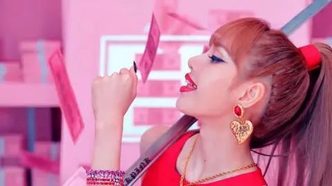 人间芭比lisa公开破格造型,人间芭比lisa笑翻全场