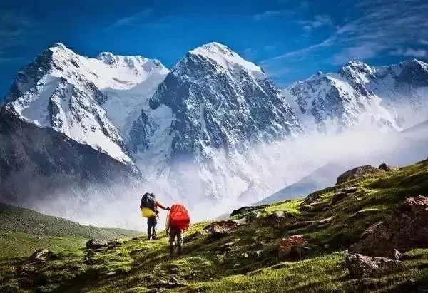 徒步穿越新疆博格达峰,新疆最凶险穿越戈壁路线