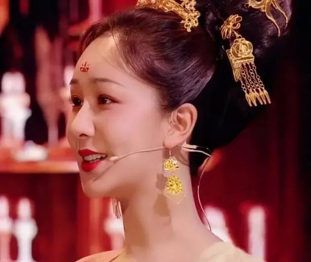 央视镜头下的杨紫文成公主,杨紫文成公主上热搜场面
