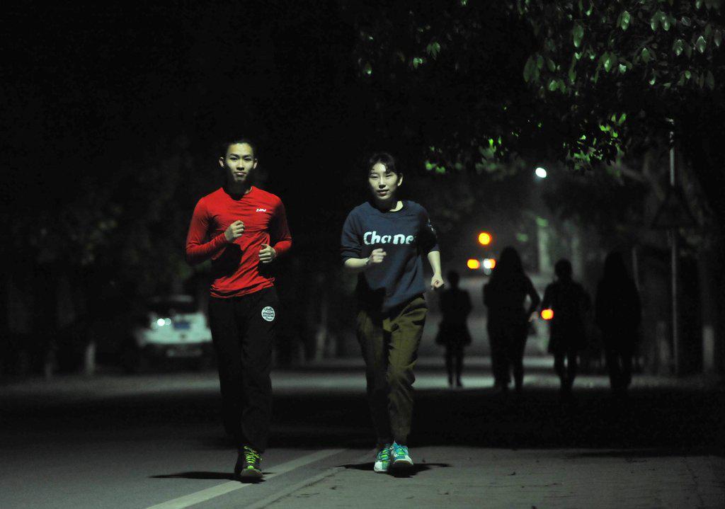 这是一款夜跑族，一定需要的，跑步耳机