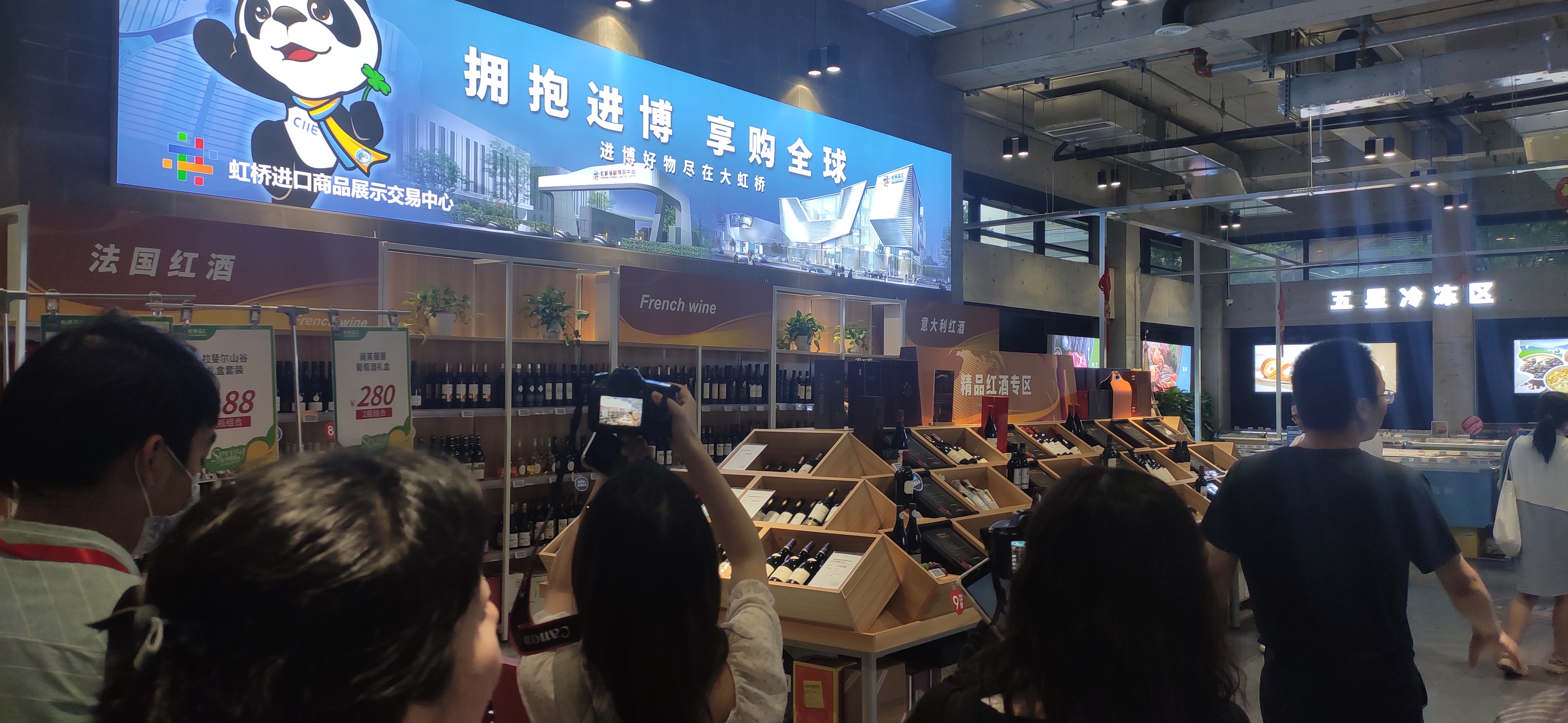 「*共中**百年」虹桥国际机场见证一个新百年的启航，澳门媒体采访团参访上海虹桥商务区（虹桥篇）