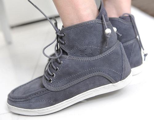 绒面鞋油渍的清理方法,绒面鞋泛白的正确清理方式