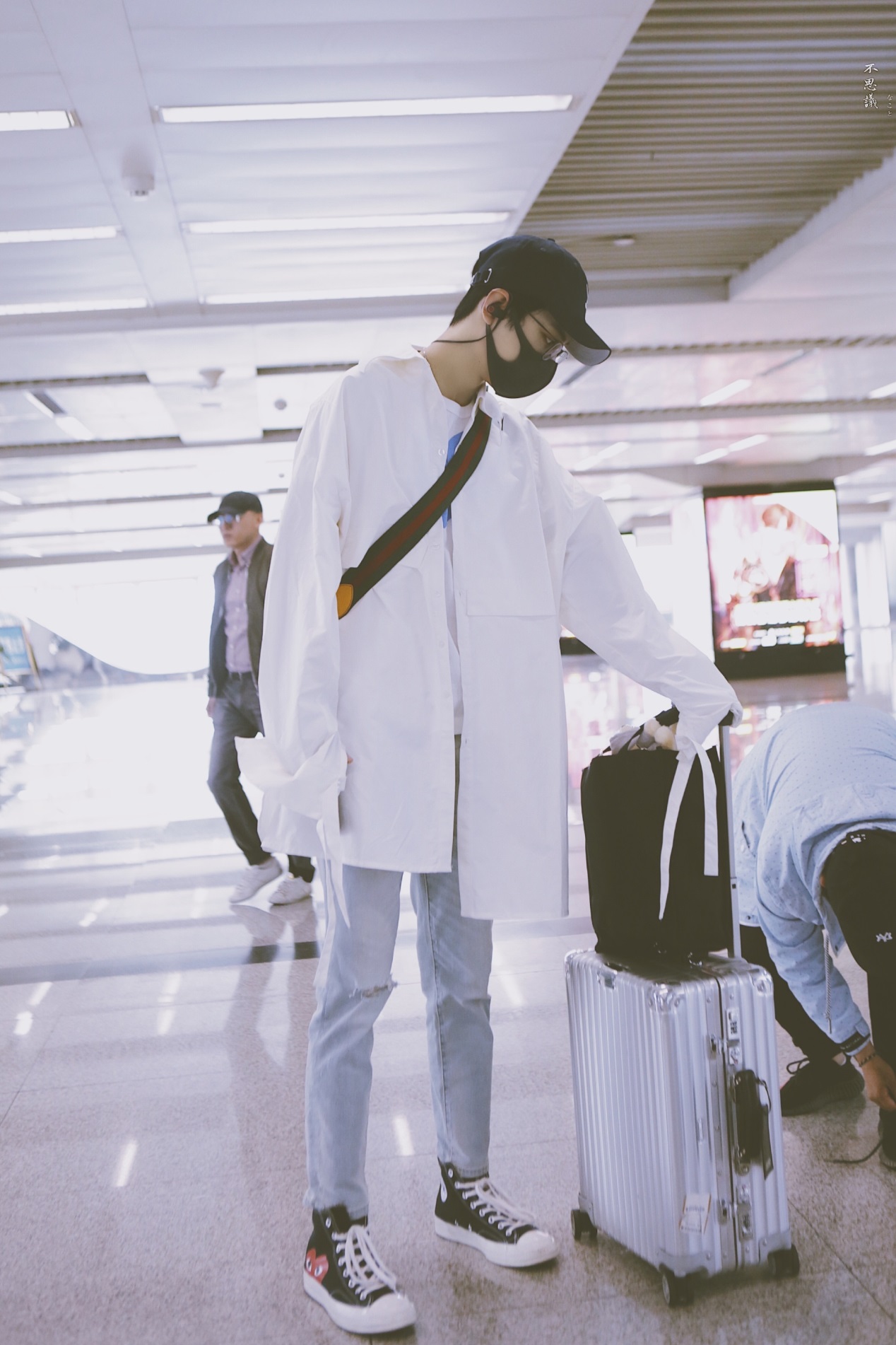 肖战蓝白条纹t恤衫,肖战穿衣为啥喜欢叠穿