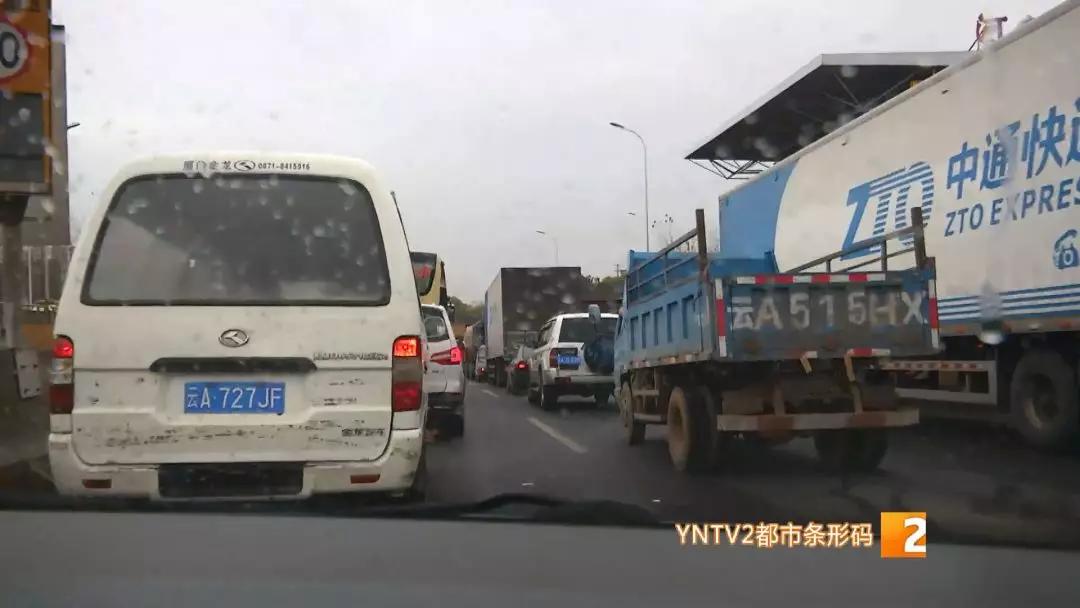 堵车堵在昆明北京路上视频,堵高速堵了一晚上