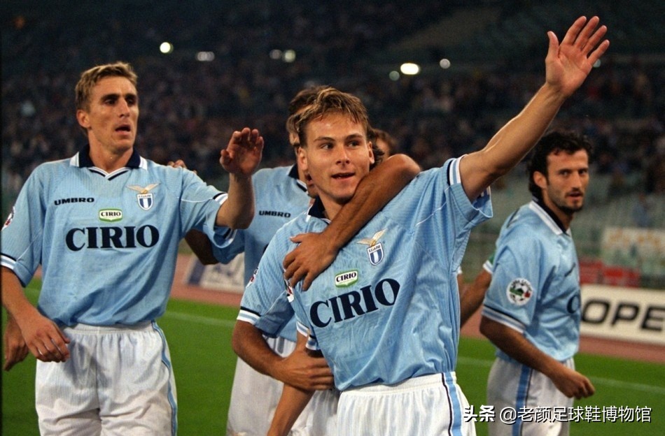 真不比齐达内差，捷克铁人也曾在欧洲优胜者杯决赛天外飞仙制胜