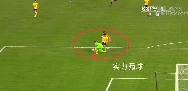 门将扑点球用手指被嘲讽,王大雷鲁能门神完整视频