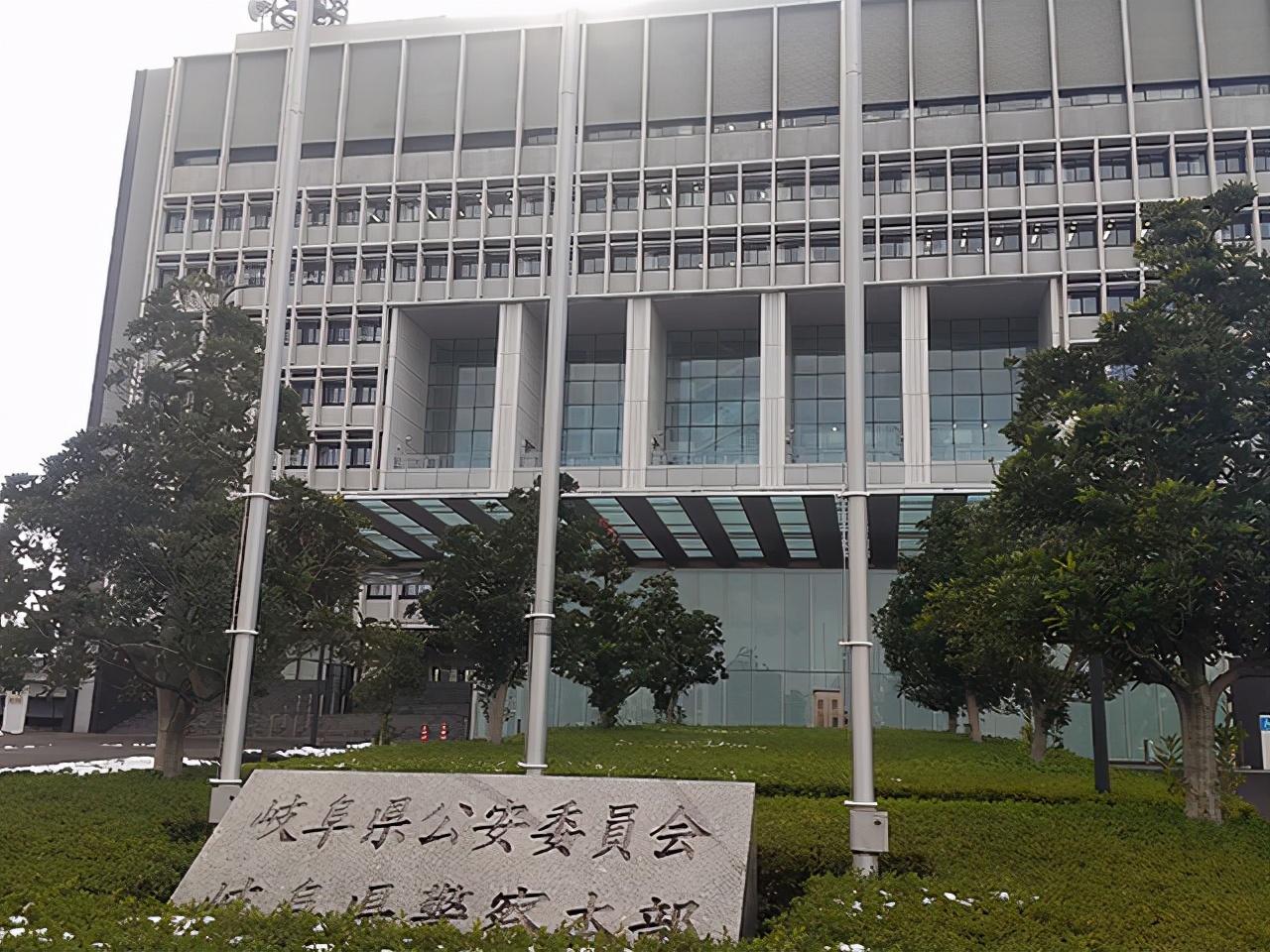 韩网炸了！女团成员工作时疑被*拍偷**裙底，6秒“作案”视频疯传…