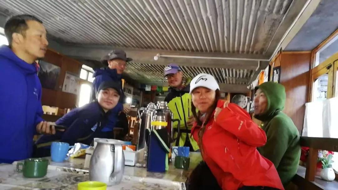 马纳斯鲁纪录片,马纳斯鲁日照金山