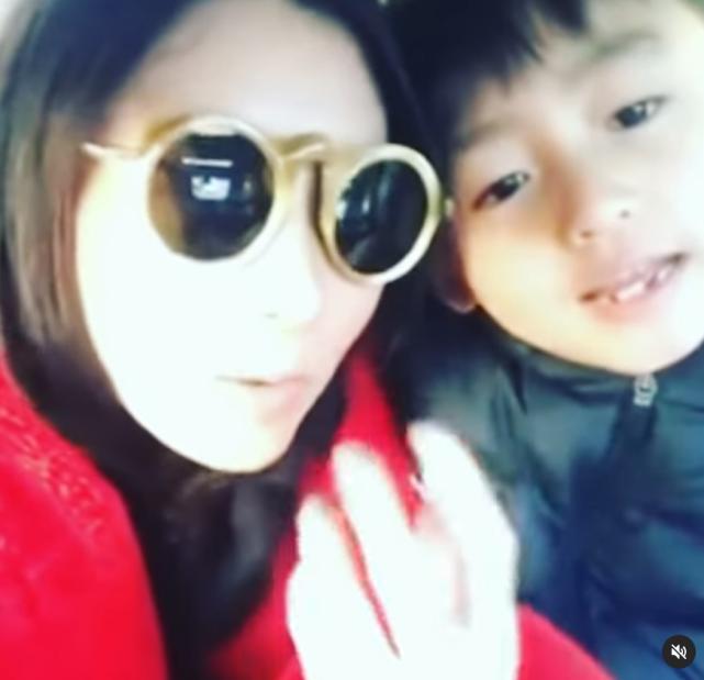 张柏芝露脐马甲线,张柏芝穿露脐装现身